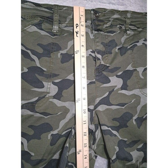 Torrid Camo Camouflage Feel the Fit Stretch Jeans Capris Women's Size 22 - Picture 4 of 10